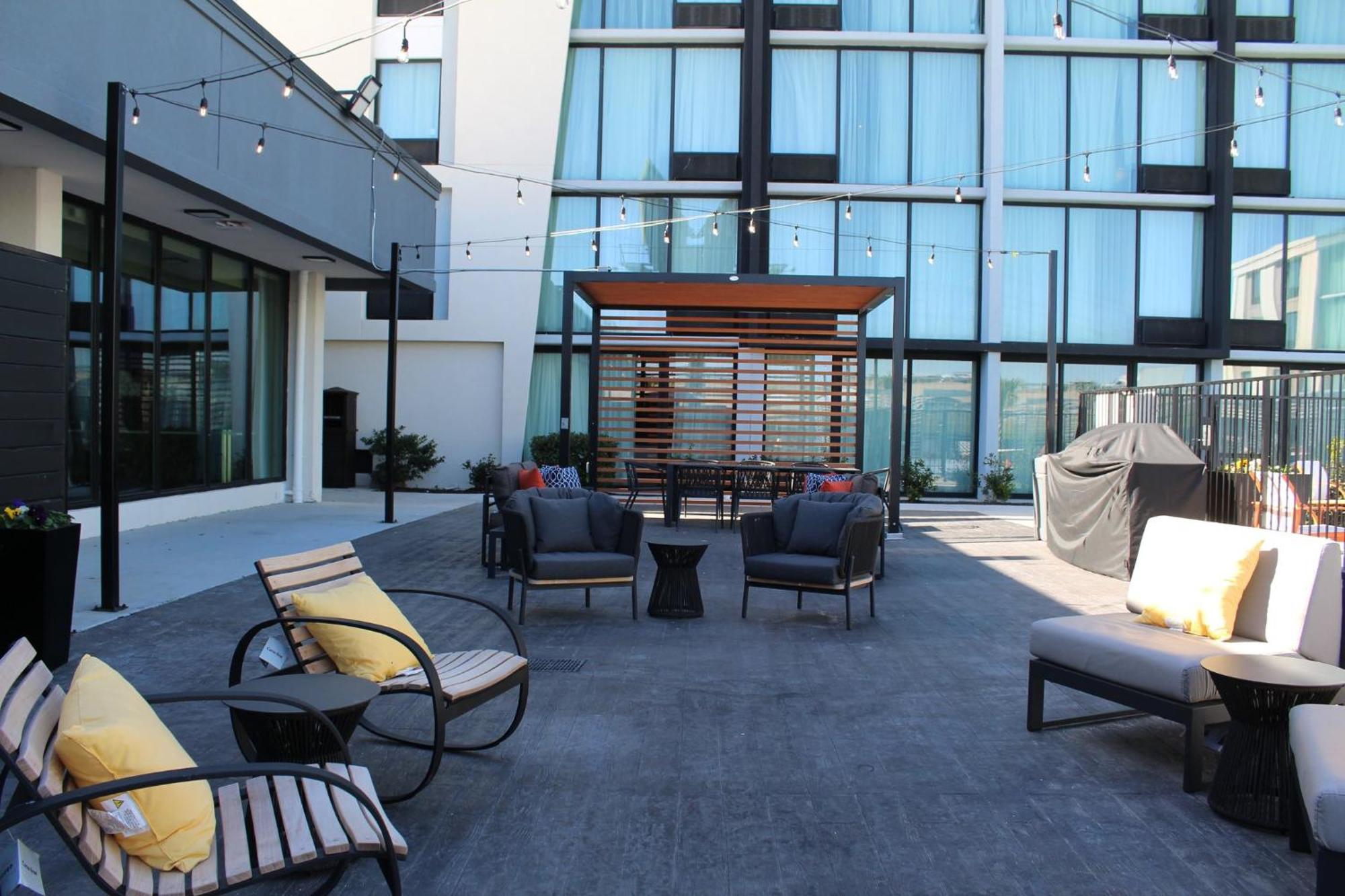 Staybridge Suites Dallas Market Ctr Love Field, An Ihg Hotel Exteriör bild